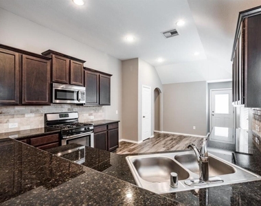 8314 Broadleaf Avenue - Photo Thumbnail 7