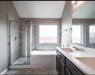 8314 Broadleaf Avenue - Photo Thumbnail 12
