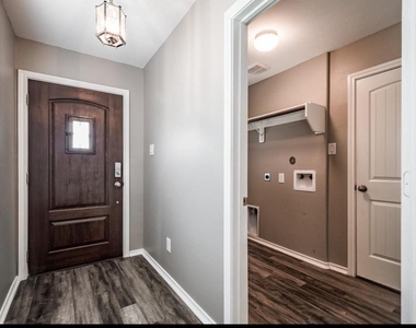 8314 Broadleaf Avenue - Photo Thumbnail 15