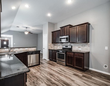 8314 Broadleaf Avenue - Photo Thumbnail 10