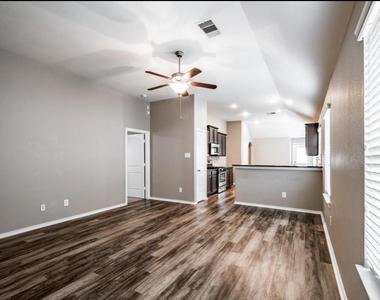8314 Broadleaf Avenue - Photo Thumbnail 4
