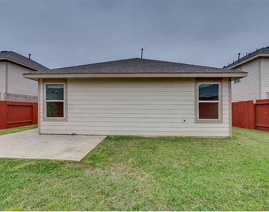 8314 Broadleaf Avenue - Photo Thumbnail 16