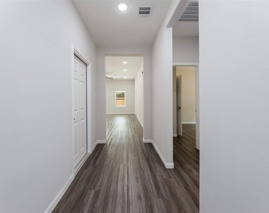 65 Road 5243 - Photo Thumbnail 5