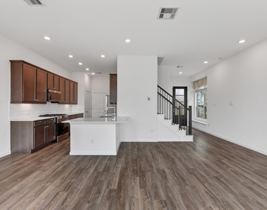 5634 Amber Brook Lane - Photo Thumbnail 10