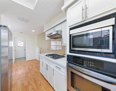 14006 Briarworth Drive - Photo Thumbnail 7
