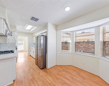 14006 Briarworth Drive - Photo Thumbnail 9