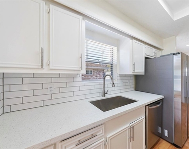 14006 Briarworth Drive - Photo Thumbnail 5