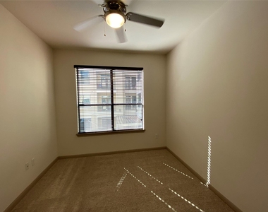 2700 Brazos Street - Photo Thumbnail 4