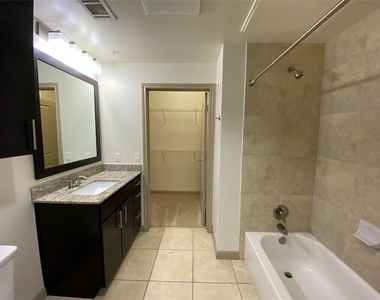 2700 Brazos Street - Photo Thumbnail 6