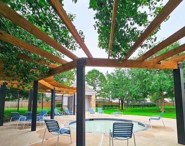 20810 Balmoral Glen Lane - Photo Thumbnail 35