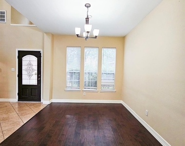 20810 Balmoral Glen Lane - Photo Thumbnail 4