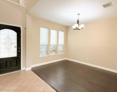 20810 Balmoral Glen Lane - Photo Thumbnail 3
