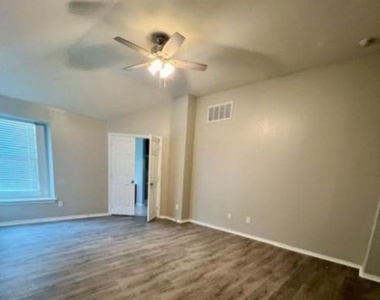 8530 Sunset Loch Drive - Photo Thumbnail 5