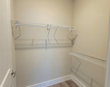 1720 Crestdale Drive - Photo Thumbnail 5