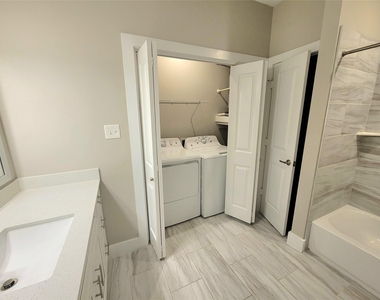 1720 Crestdale Drive - Photo Thumbnail 7
