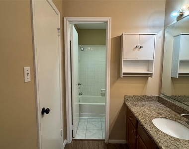 6500 Harbor Town Drive - Photo Thumbnail 21