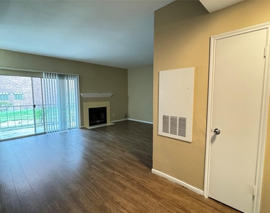6500 Harbor Town Drive - Photo Thumbnail 4