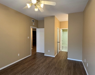 6500 Harbor Town Drive - Photo Thumbnail 20