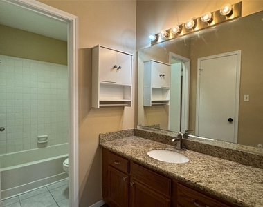 6500 Harbor Town Drive - Photo Thumbnail 24