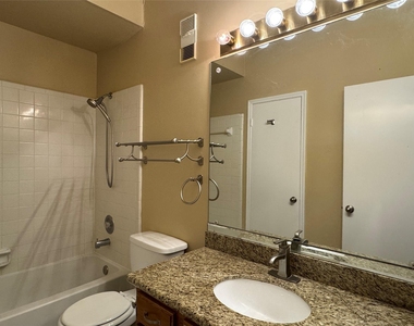 6500 Harbor Town Drive - Photo Thumbnail 15