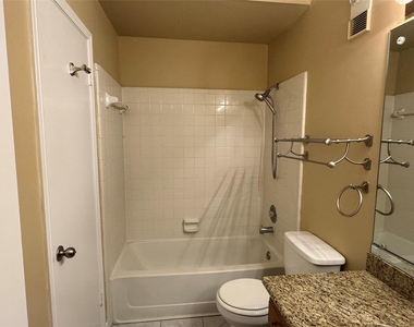 6500 Harbor Town Drive - Photo Thumbnail 16