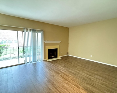 6500 Harbor Town Drive - Photo Thumbnail 5
