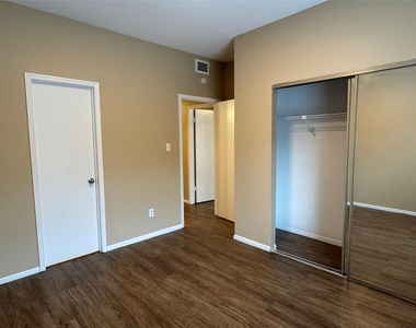 6500 Harbor Town Drive - Photo Thumbnail 18
