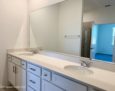 826 Castleford Avenue Ne - Photo Thumbnail 8
