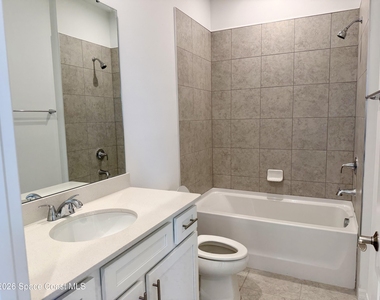 826 Castleford Avenue Ne - Photo Thumbnail 14
