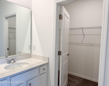 826 Castleford Avenue Ne - Photo Thumbnail 9