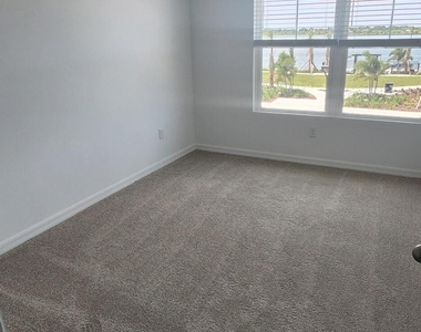 1379 Bluewater Lane - Photo Thumbnail 27