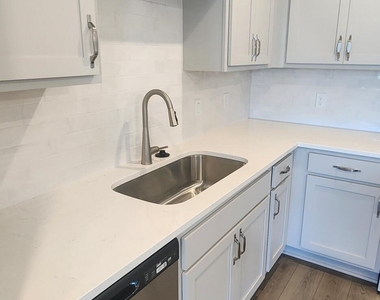 1379 Bluewater Lane - Photo Thumbnail 11