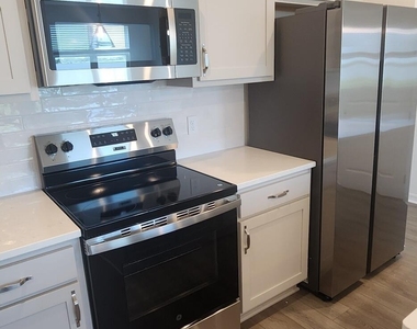 1379 Bluewater Lane - Photo Thumbnail 12