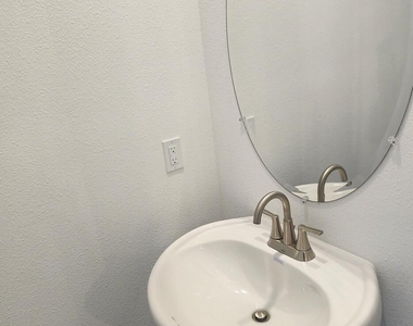 1379 Bluewater Lane - Photo Thumbnail 18
