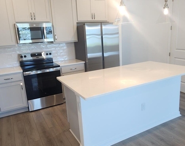 1379 Bluewater Lane - Photo Thumbnail 13
