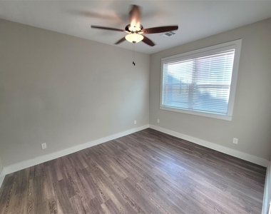 1620 Crestdale Drive - Photo Thumbnail 7