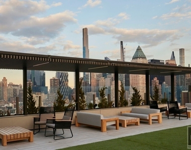 West 43rd Street - Photo Thumbnail 6