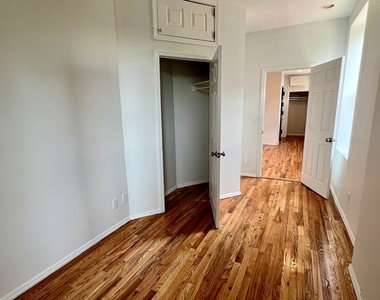 536 Ralph Avenue - Photo Thumbnail 6