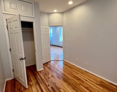 536 Ralph Avenue - Photo Thumbnail 9