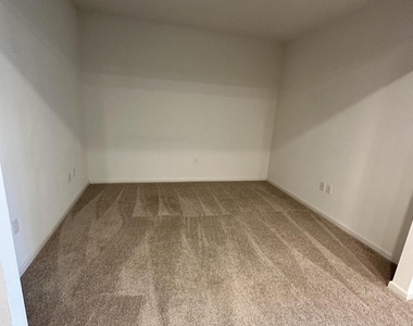620 Remington Green Drive Se - Photo Thumbnail 9