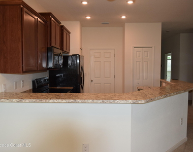 620 Remington Green Drive Se - Photo Thumbnail 7