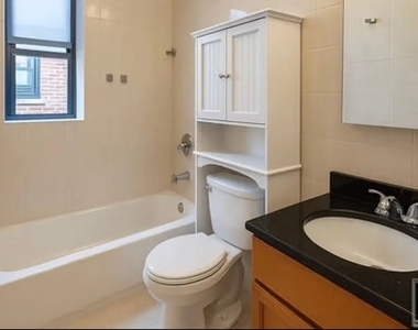 35-25 Crescent Street - Photo Thumbnail 4