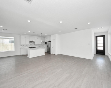 29515 Pondview Drive - Photo Thumbnail 11