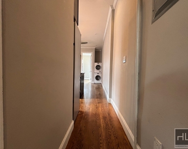 Avenue B - Photo Thumbnail 5