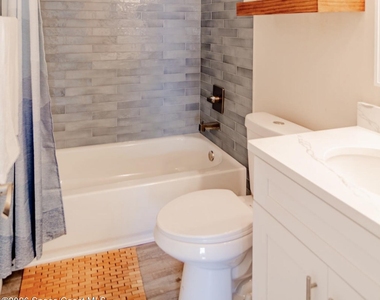 115 Riverside Drive - Photo Thumbnail 11