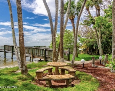 115 Riverside Drive - Photo Thumbnail 14