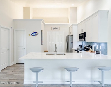 115 Riverside Drive - Photo Thumbnail 3