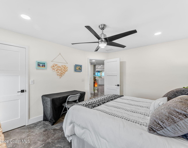 700 Wave Crest Avenue - Photo Thumbnail 27
