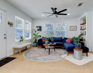 4801 Avenue H - Photo Thumbnail 4