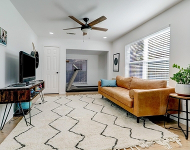 4801 Avenue H - Photo Thumbnail 5